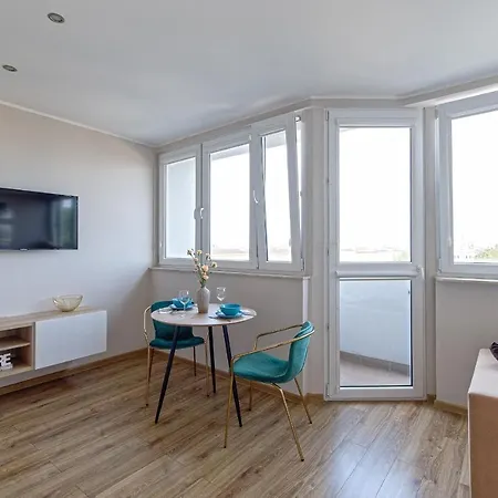 Studio Apartment *